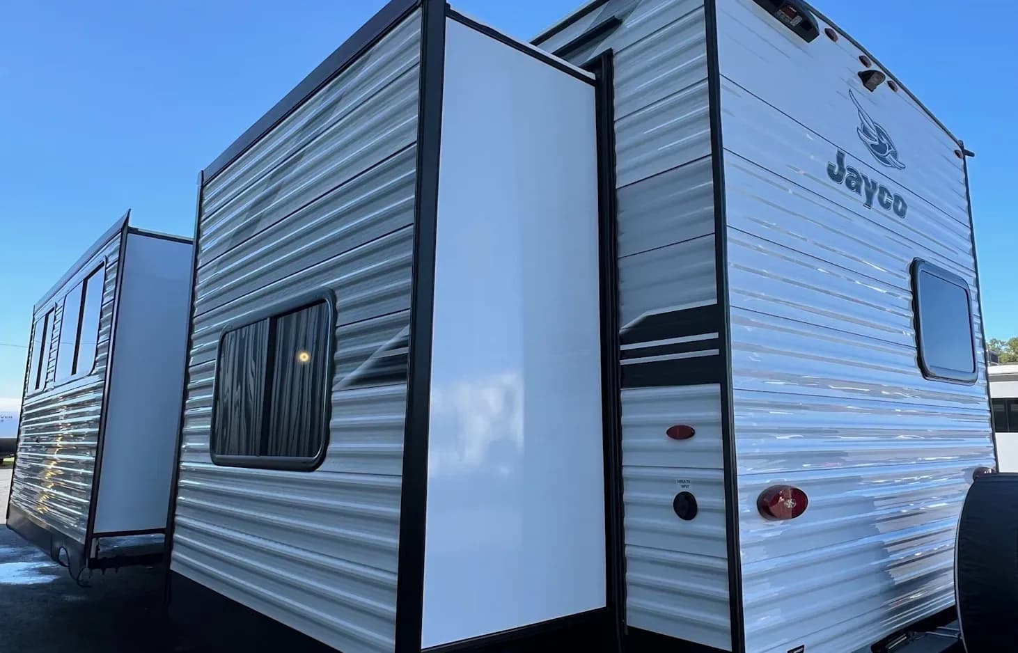 2025 Jayco Jay Flight SLX 321BDS exterior